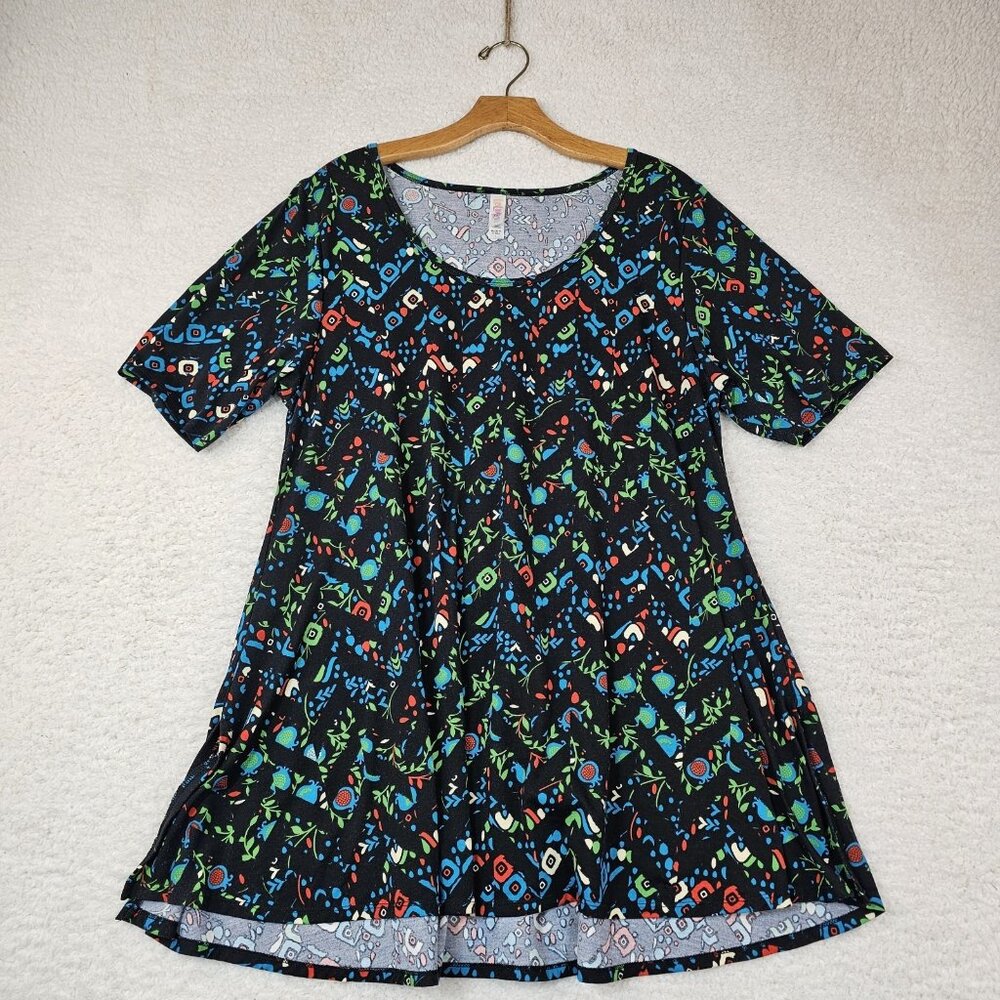 LulaRoe Simply Comfortable Shirt‎ Women's Large Black Red Blue Organic Floral